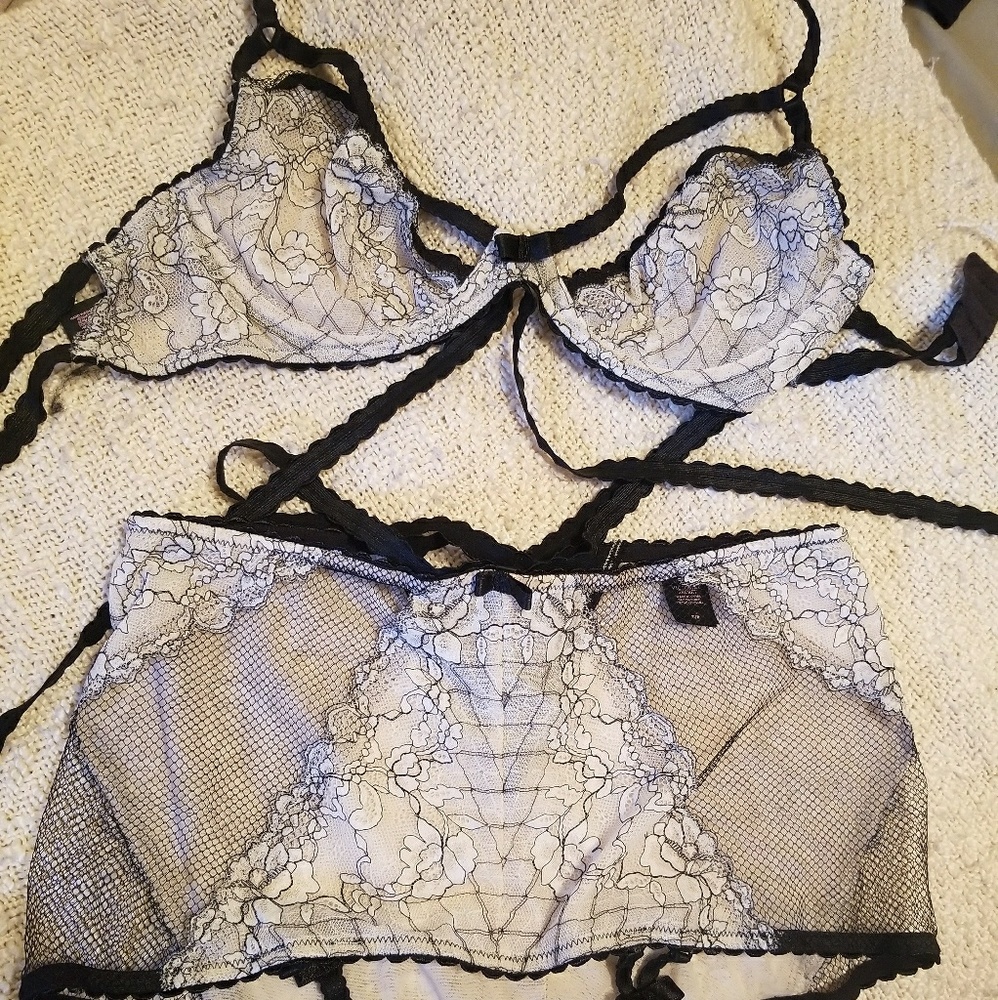 VS Fishnet & Lace Set